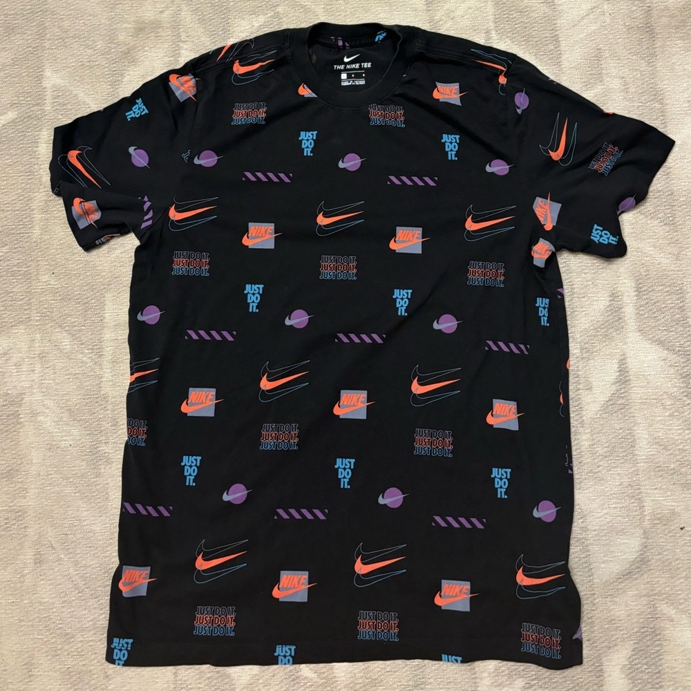 Nike T Shirt with Nike logos - black size L